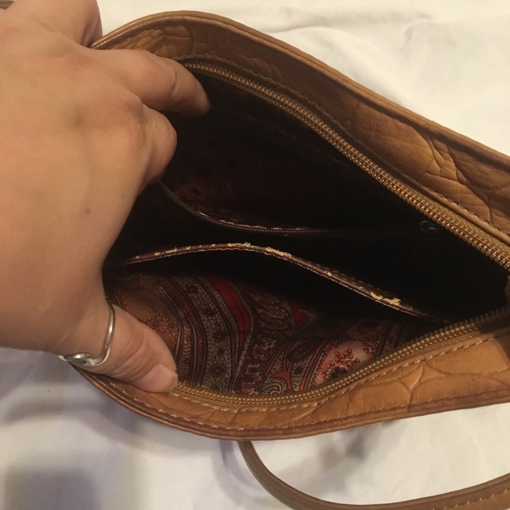 Leather Crossbody Textured Tan Bag - Picture 4 of 5